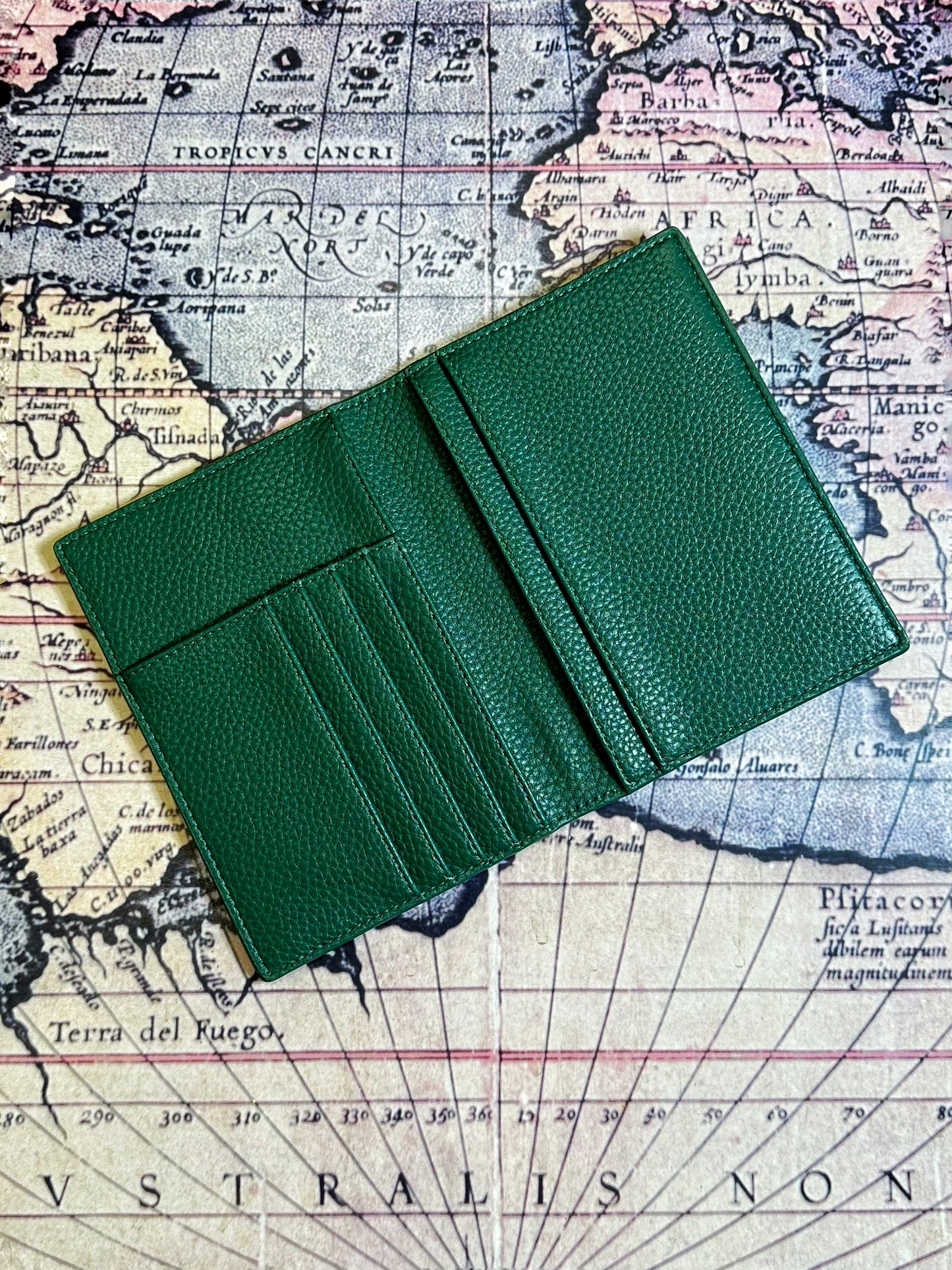 Portapasaporte Verde Explorer